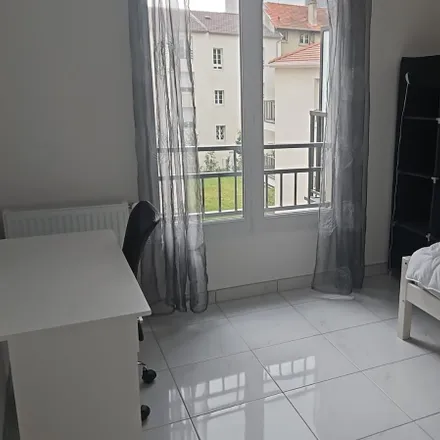 Rent this 1 bed apartment on Cellus SAS (Informatique) in 1 Rue Antonin Georges Belin, 95100 Argenteuil