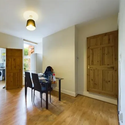 Image 3 - 41 Kenslow Avenue, Nottingham, NG7 5LD, United Kingdom - Townhouse for sale