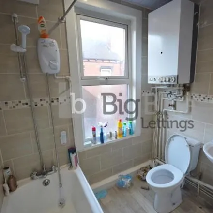 Image 5 - Thornville Mount, Leeds, LS6 1JX, United Kingdom - House for rent