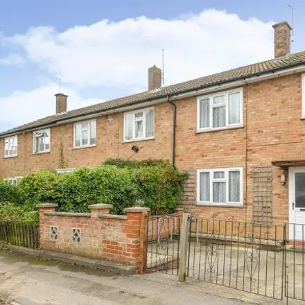 Rent this 5 bed townhouse on Goslyn Close in Girdlestone Road, Oxford