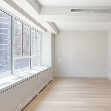 Image 2 - Manhattan House, 200 East 66th Street, New York, NY 10065, USA - Condo for rent