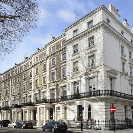 Rent this 3 bed apartment on 44 Courtfield Gardens in London, SW5 0LX