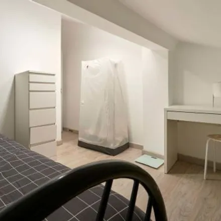 Rent this 2 bed room on Praceta das Roiçadas in 2700-363 Amadora, Portugal