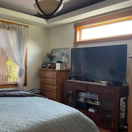 Rent this 5 bed house on Hood River