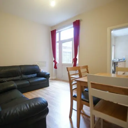 Rent this 5 bed townhouse on 98 Raddlebarn Road in Selly Oak, B29 6HQ