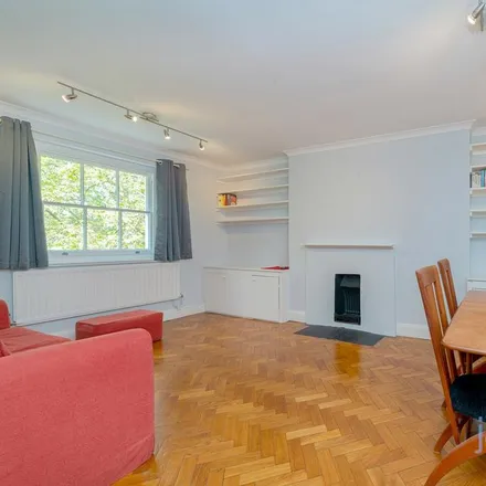 Rent this 1 bed townhouse on 8 Regent Square in London, WC1H 8HZ