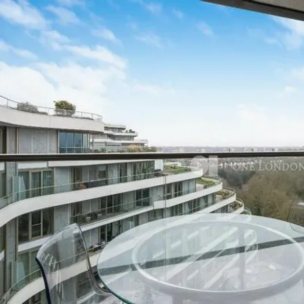 Image 4 - The Cascades, Sopwith Way, London, SW11 8NS, United Kingdom - Apartment for rent