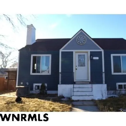 Buy this 2 bed house on 2450 Avenue E in Scottsbluff, NE 69361