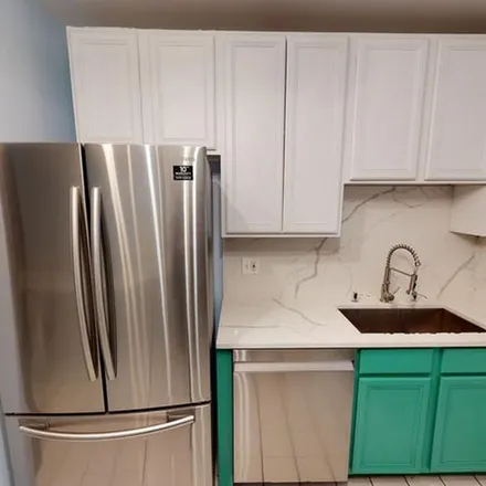 Rent this 1 bed apartment on 1311 West Winnemac Avenue in Chicago, IL 60640