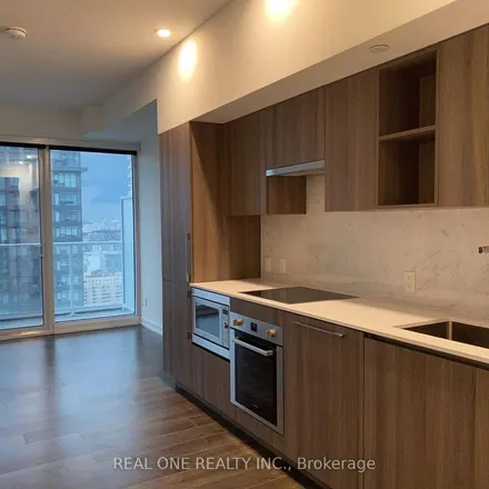 Image 2 - 19 Bathurst Street, Old Toronto, ON M5V 1B7, Canada - Apartment for rent
