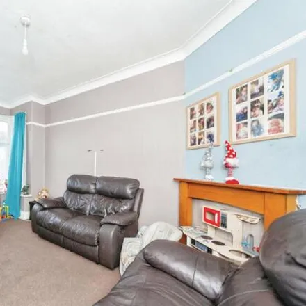 Image 2 - Dundonald Road, Colwyn Bay, LL29 7TP, United Kingdom - Townhouse for sale