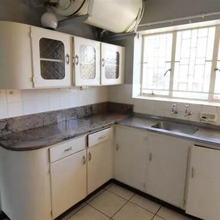 Image 6 - Las Palmas Flats, Vere Road, Southernwood, East London, 5213, South Africa - Apartment for rent