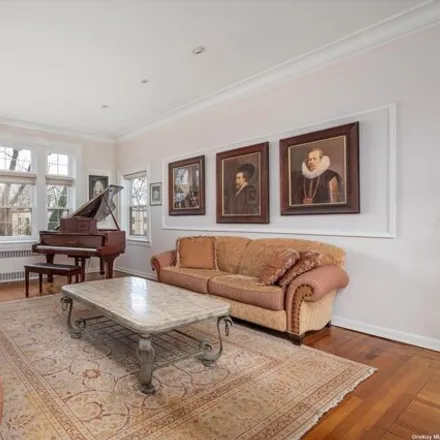 Image 4 - 87-02 Palermo Street, New York, NY 11423, USA - House for sale