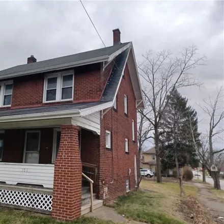 Rent this 3 bed house on 2889 Oakwood Avenue in Youngstown, OH 44509