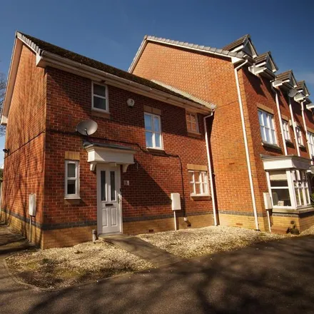 Rent this 3 bed townhouse on Hadleigh Green in Bolton, BL6 4EB