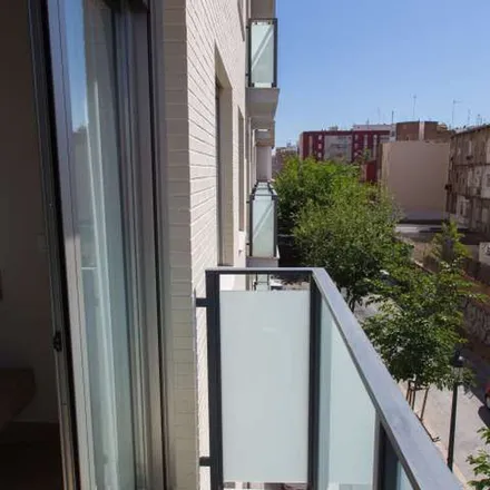 Rent this 1 bed apartment on Carrer de Cadis in 77, 46006 Valencia