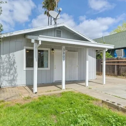 Buy this 2 bed house on 14th Avenue 15th Avenue Alley in Sacramento, CA 95820