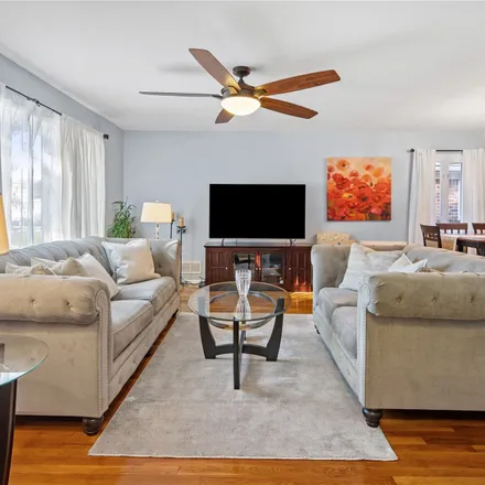 Image 3 - 24-29 160th Street, New York, NY 11357, USA - House for sale