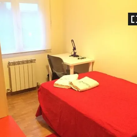 Rent this 5 bed room on Calle de La del Manojo de Rosas in 28021 Madrid, Spain