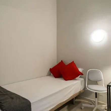 Rent this 6 bed apartment on Carrer d'Aribau in 87, 08001 Barcelona