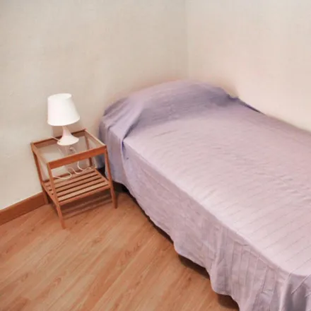 Rent this 6 bed room on Ronda de Sant Pere in 24, 08001 Barcelona