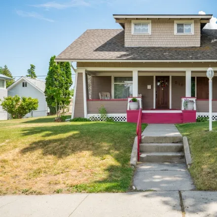 Buy this 5 bed house on 519 King Street in Wenatchee, WA 98801