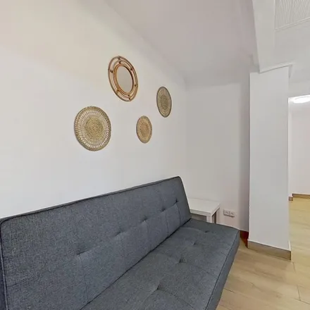 Rent this 6 bed apartment on Calle Sevilla in 11, 50006 Zaragoza