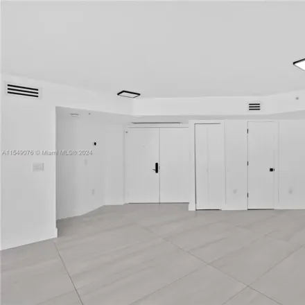 Image 5 - La Gorce Palace Condominiums, 6301 Collins Avenue, Miami Beach, FL 33141, USA - Condo for sale