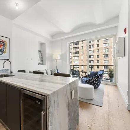 Image 3 - 305 East 61st Street, New York, NY 10065, USA - Condo for sale