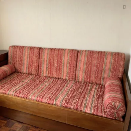 Rent this 4 bed room on FitnessHut Praça da Galiza in Rua da Piedade, 4150-177 Porto