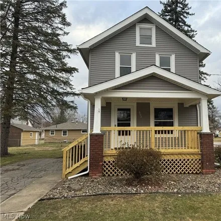 Buy this 2 bed house on 922 Francis Avenue Southeast in Warren, OH 44484