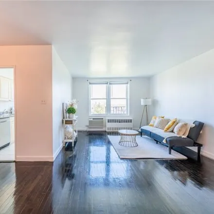 Image 4 - 97-07 67th Avenue, New York, NY 11374, USA - Apartment for sale