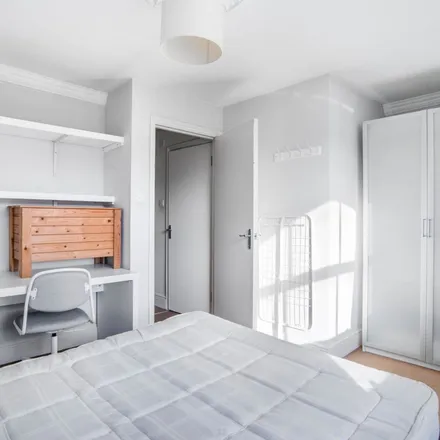 Rent this 2 bed apartment on Gwynne Place in King's Cross Road, London