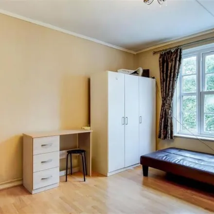 Rent this 3 bed apartment on Phoenix Road in London, NW1 1TA