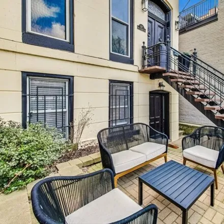 Image 2 - 615-617 West Dickens Avenue, Chicago, IL 60614, USA - House for sale