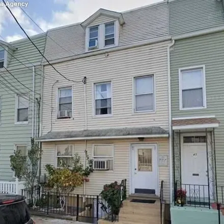 Image 1 - 75 Reynolds Avenue, Harrison, NJ 07029, USA - House for rent