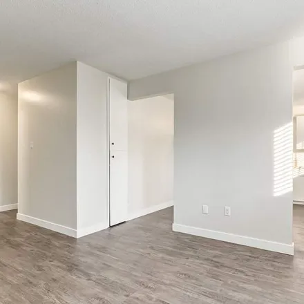 Image 1 - 47A Avenue, Camrose, AB T4V 0K3, Canada - Apartment for rent