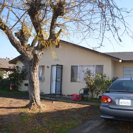 Buy this 5 bed house on 3508 North Claremont Avenue in Fresno, CA 93727