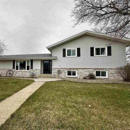 Buy this 3 bed house on 2792 Ivanhoe Drive in Sergeant Bluff, IA 51054