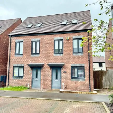 Buy this 3 bed house on Strawberry Moor in Dawley, TF3 5JD
