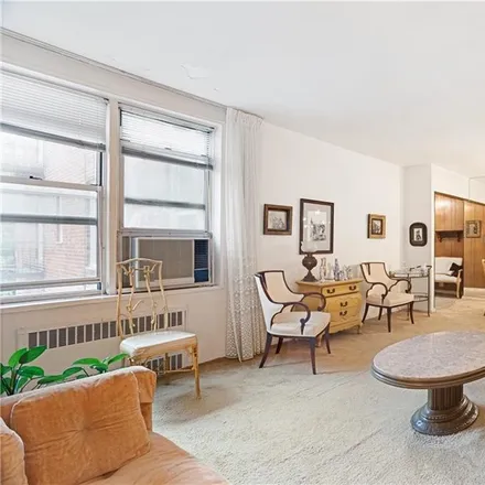 Image 6 - 2531 East 7th Street, New York, NY 11235, USA - Condo for sale