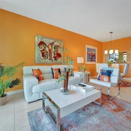 Image 7 - Poinciana Place, Pine Island Ridge, Pine Island, FL 33324, USA - Condo for sale