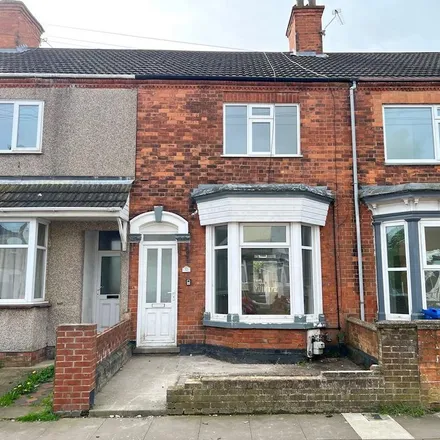 Rent this 3 bed townhouse on 26 Patrick Street in Grimsby, DN32 0JQ
