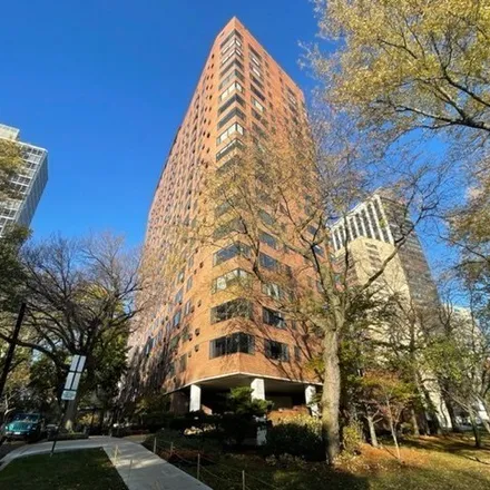 Rent this studio condo on 3100 North Lake Shore Drive in Chicago, IL 60657