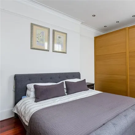 Image 4 - 124 Queen's Gate, London, SW7 5LE, United Kingdom - Apartment for rent