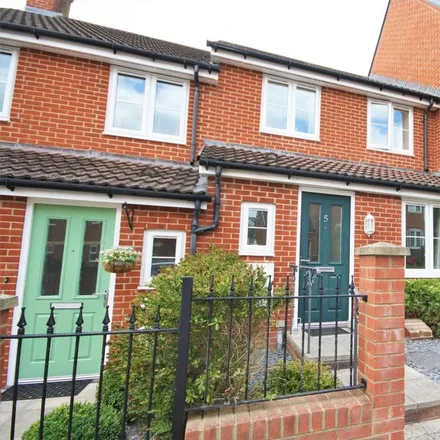 Rent this 3 bed townhouse on Beaufort Avenue in Royal Wootton Bassett, SN4 7FP