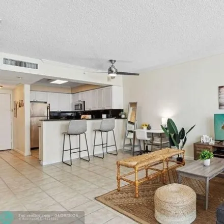 Image 1 - 302 Magnolia Terrace, Beverly Beach, Hollywood, FL 33019, USA - Condo for rent