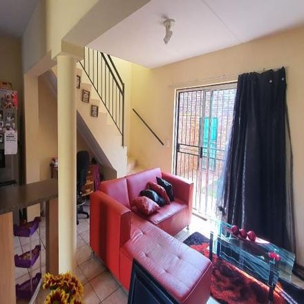 Rent this 2 bed townhouse on unnamed road in Vorna Valley, Midrand