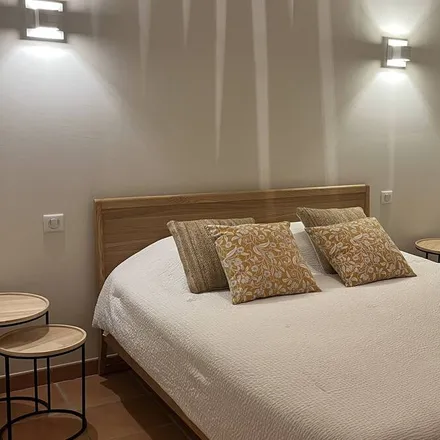 Rent this 3 bed house on 30210 Castillon-du-Gard