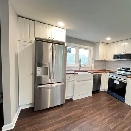 Rent this 3 bed house on 25 Mohawk Trail in East Hampton, CT 06424